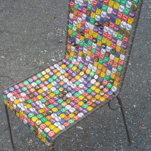 Sedia in tappi riciclati